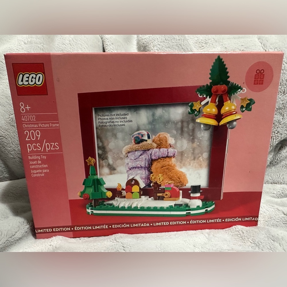 Lego Christmas Picture Frame Set in Red, Green, Yellow, White